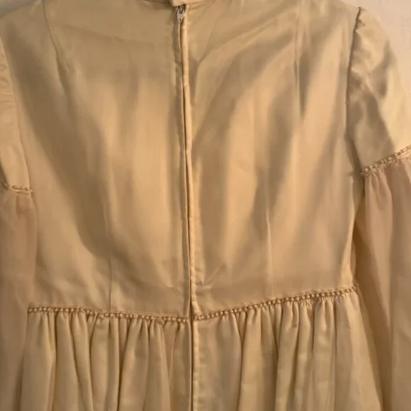 Vintage High-Neck Lace Wedding Dress – Ivory - Picture 4 of 5